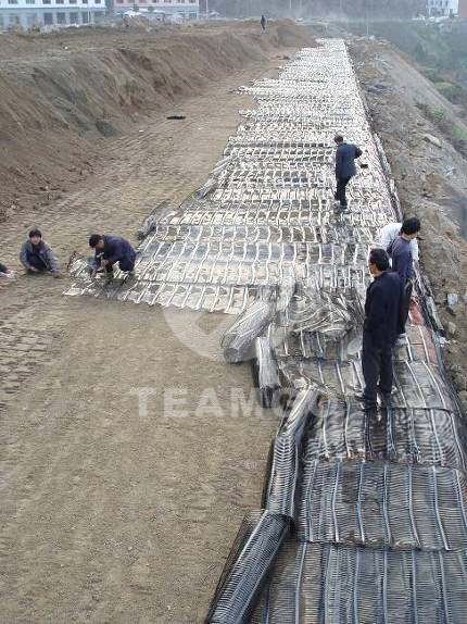 西昌漫水湾水电站土石坝加筋-南昌球盟会环？？萍脊煞萦邢薰